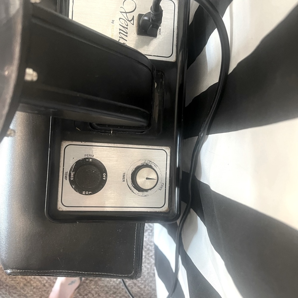 Venus Salon Chair